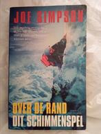 JOE SIMPSON - OVER DE RAND DIT SCHIMMENSPEL, Boeken, Avontuur en Actie, Ophalen of Verzenden