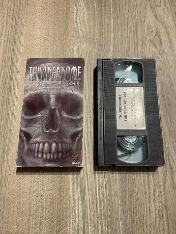 Thunderdome The Best Of 98 VHS Cassette, Tous les âges, Enlèvement ou Envoi, Utilisé, Musique et Concerts