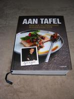 Kookboek 'Aan tafel', Meer dan 300 gerechten, Cyril Lignac, Cyril Lignac, Ophalen of Verzenden, Zo goed als nieuw, Voorgerechten en Soepen