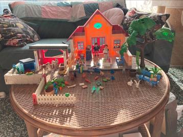 Playmobil 5529 Dierenkliniek met stallen beschikbaar voor biedingen