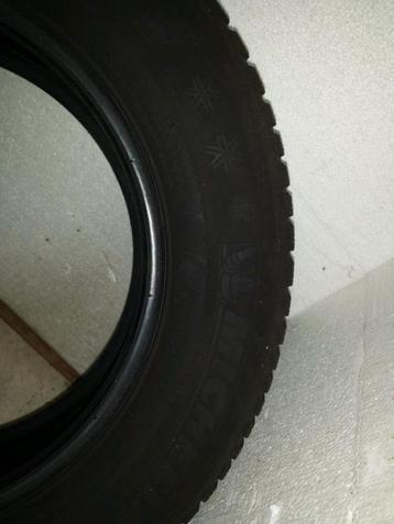 pneus d'hiver ( 5-6 mm) à vendre en raison de l'acquisiti