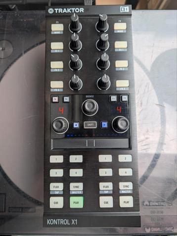 Controller MIDI Traktor Kontrol X1 MK2, Enlèvement, Comme neuf