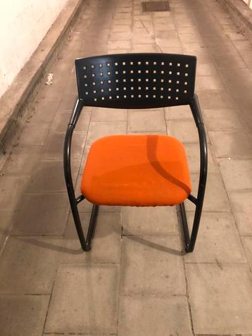 Chaise VITRA vis-à-vis beschikbaar voor biedingen