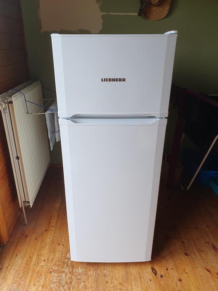Liebherr koelkast + diepvries met nog 1 jaar garantie, Elektronische apparatuur, Koelkasten en IJskasten, Zo goed als nieuw, Met vriesvak