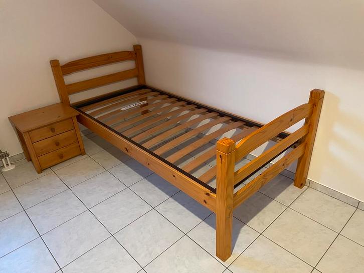 Houten grenen bed 1-persoons, Huis en Inrichting, Slaapkamer | Bedden, Gebruikt, Eenpersoons, 90 cm, 200 cm, Hout, Bruin, Ophalen