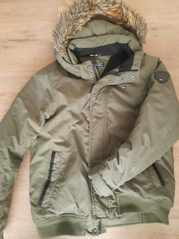 Tommy hilfiger jas  kaki kleur maat 140  zeer mooie staat beschikbaar voor biedingen