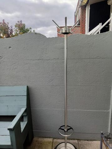 Design vintage kapstok beschikbaar voor biedingen