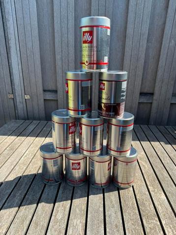 Blikken dozen van koffie (leeg ) beschikbaar voor biedingen