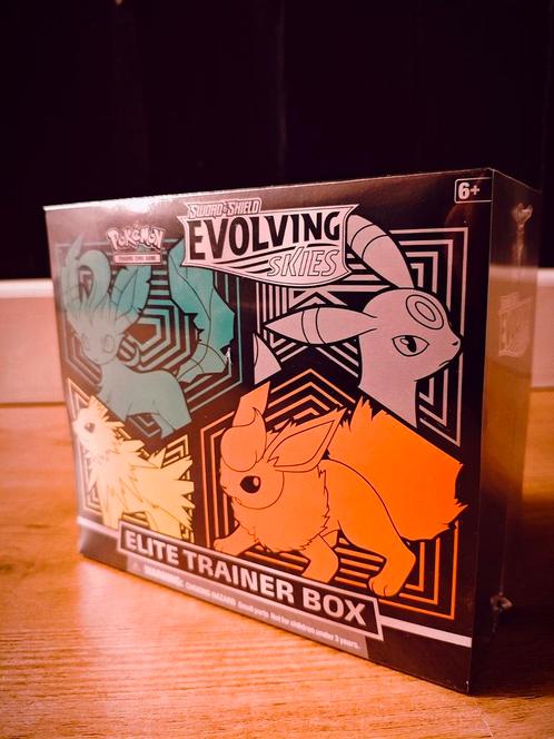 NIEUW: 2 elite trainer Boxen (etb) evolving Skies eevee, Hobby en Vrije tijd, Verzamelkaartspellen | Pokémon, Nieuw, Ophalen of Verzenden