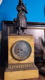 Oude koordjesklok in marmer met brons, Ophalen
