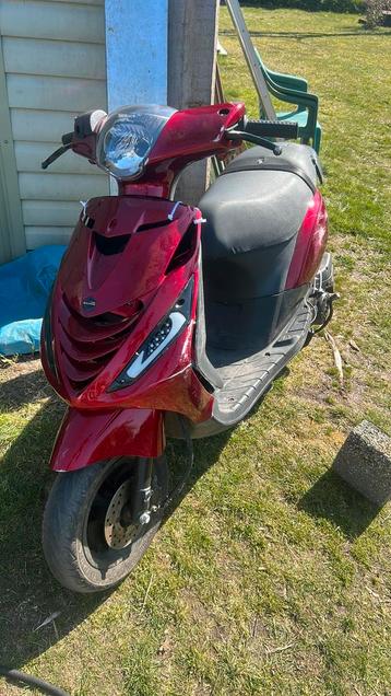 Zip 80 cc malossi  4 takt injectie ful malossi  beschikbaar voor biedingen