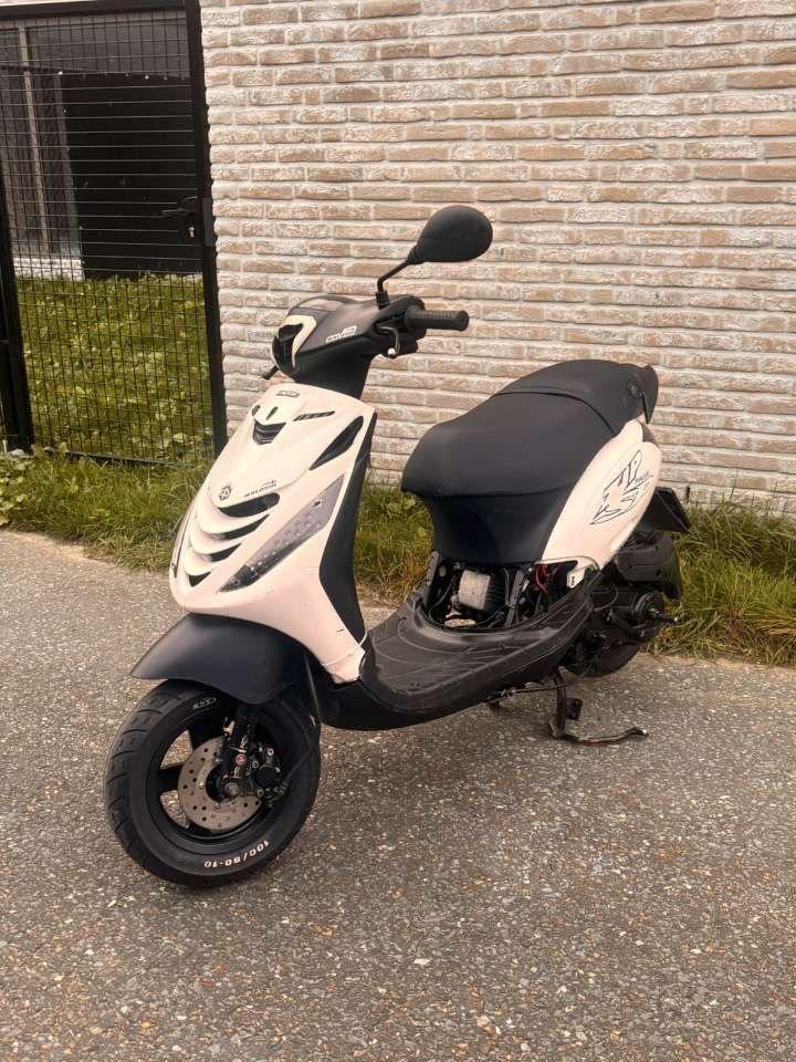 Piaggio zip 4t 50cc A klasse, Vélos & Vélomoteurs, Scooters | Piaggio, Comme neuf, Zip, Enlèvement