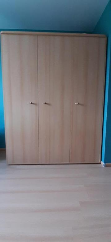 Slaapkamer voor kinderen - bed - commode- kleerkast beschikbaar voor biedingen