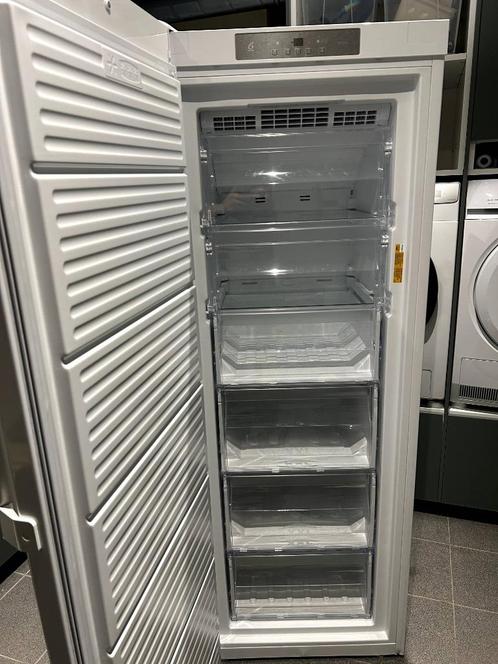 Recente Kastdiepvriezer als nieuw met No Frost technologie, Elektronische apparatuur, Vriezers en Diepvrieskisten, Zo goed als nieuw