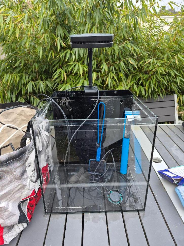 Aquarium cube 10( 40 l), Animaux & Accessoires, Poissons | Aquariums & Accessoires, Utilisé, Aquarium vide, Enlèvement
