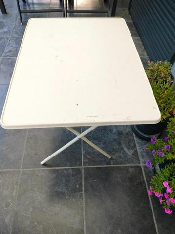 Campingtafeltje beschikbaar voor biedingen