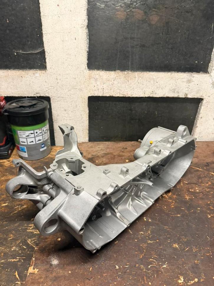 MBK Booster motorblok LEEG GEZANDSTRAALD, Fietsen en Brommers, Brommeronderdelen | Algemeen, Blok, Ophalen