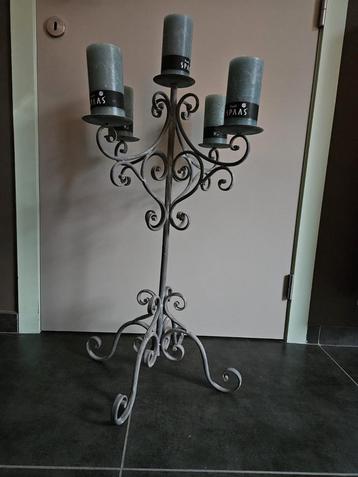 Kandelaar beschikbaar voor biedingen