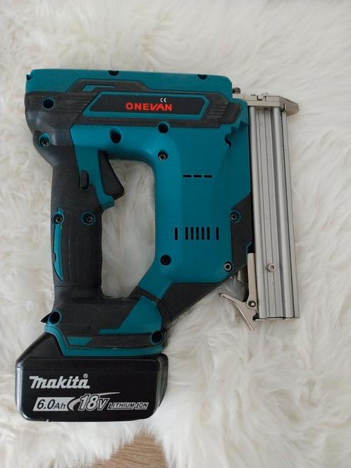 Spijker nietpistool  zonder accu gratis koffer, Doe-het-zelf en Bouw, Gereedschap | Handgereedschap, Zo goed als nieuw, Ophalen of Verzenden