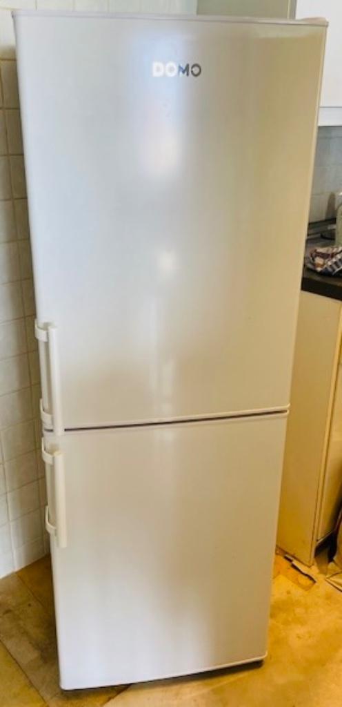 FRIGO COMBI BOTTOM DOMO DO91304C, Elektronische apparatuur, Koelkasten en IJskasten, Zo goed als nieuw, Met aparte vriezer, 75 tot 100 liter