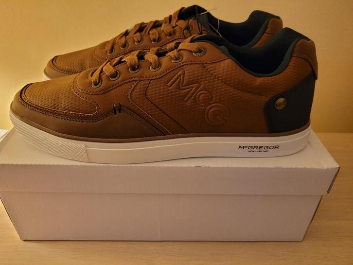 Nieuw paar McGregor schoenen maat 45, Kleding | Heren, Schoenen, Nieuw, Sneakers, Bruin, Ophalen of Verzenden