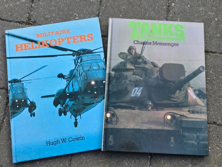 Twee prachtige fotoalbums tanks en helikopters, Verzamelen, Luchtvaart en Vliegtuigspotten, Zo goed als nieuw, Ophalen