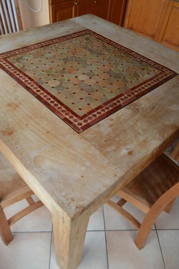 Schitterende teakhouten tafel (met Marokkaanse mozaïekplaat) beschikbaar voor biedingen