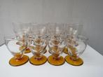 Set 8 wijn en 8 likeurglazen Frankrijk 1950 ambergele voet, Antiek en Kunst, Curiosa en Brocante, Ophalen of Verzenden