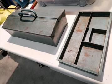 Petit coffre métalique très solide en très bon état 400x200x beschikbaar voor biedingen