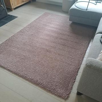 Oud roze tapijt Ikea beschikbaar voor biedingen