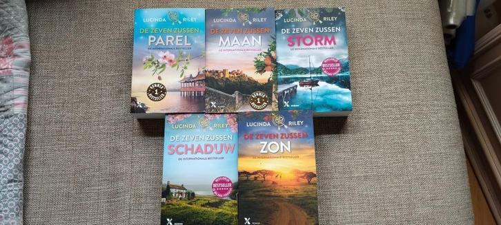 De zeven zussen - Lucinda Riley - deel 2-3-4-5-6., Boeken, Romans, Zo goed als nieuw, Ophalen