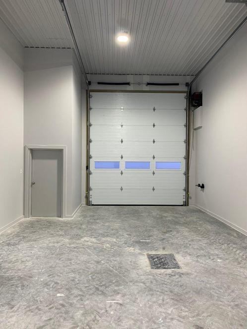Cherche entrepot ou garage entre 25 et 40m2, Immo, Garages en Parkeerplaatsen, Brussel
