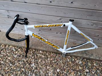 Aluminium racefietsframe met carbon voorvork.  beschikbaar voor biedingen