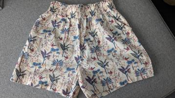 Feestelijke short en top, leuk voor lentefeest of communie beschikbaar voor biedingen