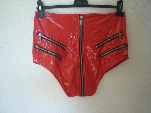 BDSM-slipje.😛, Kleding | Dames, Broeken en Pantalons, Nieuw, Maat 38/40 (M), Rood, Verzenden