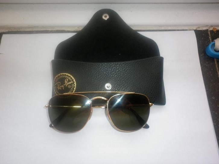 LUNETTES SOLEIL RAY BAN AVEC POCHETTE D ORIGINE, Handtassen en Accessoires, Zonnebrillen en Brillen | Heren, Gebruikt, Bril, Ray-Ban