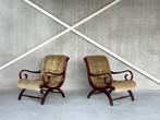 Set van twee Engelse Button Back loungechairs, ca 1970’s, Ophalen, Zo goed als nieuw