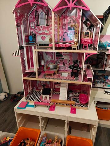 Groot lot barbie spullen, Kinderen en Baby's, Speelgoed | Poppenhuizen, Ophalen, Zo goed als nieuw