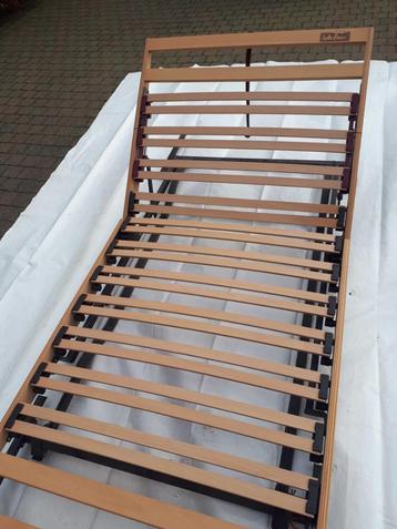 Verstelbare eenpersoons lattenbodem beschikbaar voor biedingen