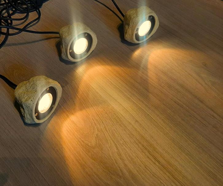 Tuinspots in beige steenlook - 230V, Tuin en Terras, Buitenverlichting, Zo goed als nieuw, Spots, Kunststof, 50 tot 250 watt, Netvoeding
