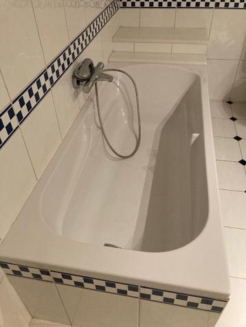 Acrylbad  beschikbaar voor biedingen