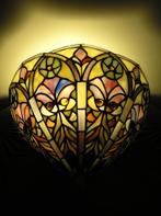 Tiffany wandlamp met stijlvol kapje, Ophalen of Verzenden
