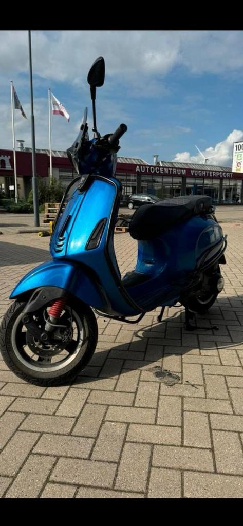 Vespa sprint (300cc injectie) (B klasse), Fietsen en Brommers, Brommeronderdelen | Scooters, Ophalen