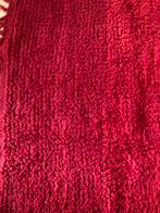 Tapis rouge en laine, en très bonne état, Comme neuf, Rectangulaire, Rouge, Artisanal marocain