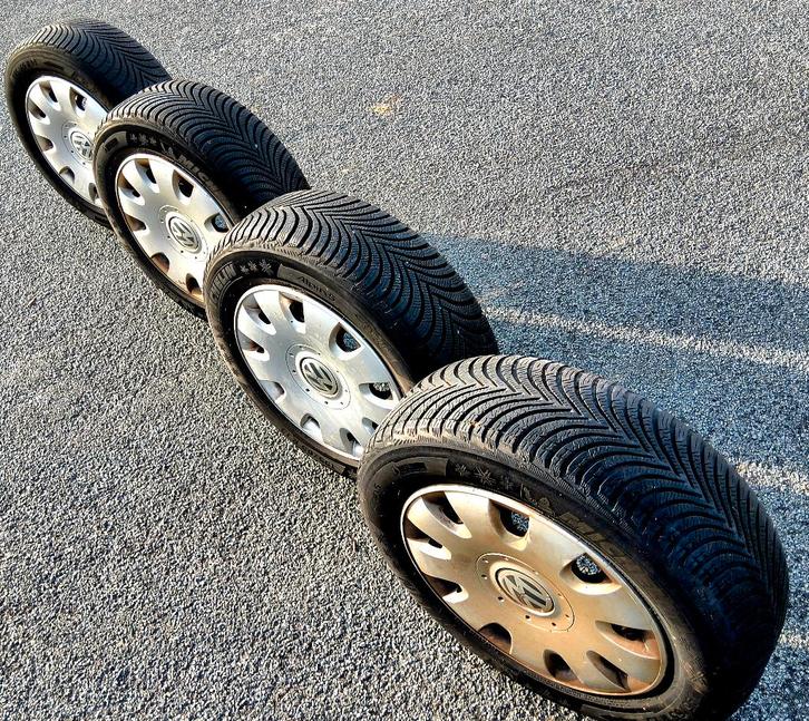 Jantes VW Caddy avec pneus hiver 195/65-15, Auto-onderdelen, Banden en Velgen, Banden en Velgen, Winterbanden, 15 inch, 195 mm