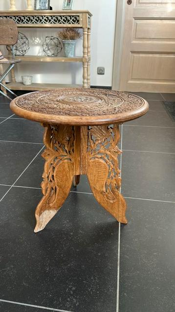 Bijzettafel beschikbaar voor biedingen