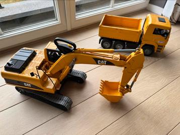 BRUDER camion benne et pelleteuse sur chenille - Grand jouet beschikbaar voor biedingen