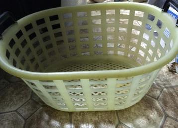 stevige ovalen wasmand in perfecte staat - 55x45x30 cm beschikbaar voor biedingen