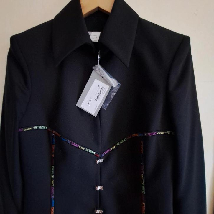 Blazer Versace taille 42 it Nouveau maintenant -80%, Vêtements | Femmes, Vestes & Costumes, Neuf, Taille 38/40 (M), Noir, Enlèvement ou Envoi