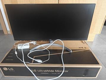 LG ultra wide 29" scherm (zeer proper) beschikbaar voor biedingen